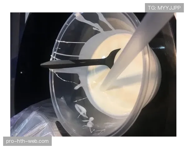 张博恒家冰箱里塞满蛋白粉，连饮料都是无糖的