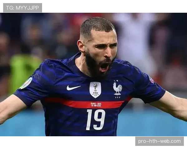 本泽马无缘法国队：征召争议背后的战术适配困局